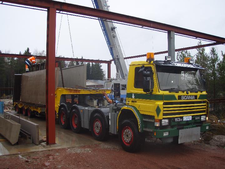 hamtning av balkonger fran fabriken i odanbole 43117 tomt 2.JPG - Hämtning av balkonger från fabriken.